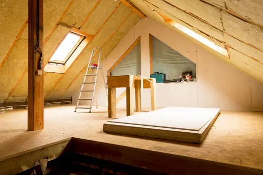 dachboden-dachgeschoss-ausbauen-holz-handwerker-06