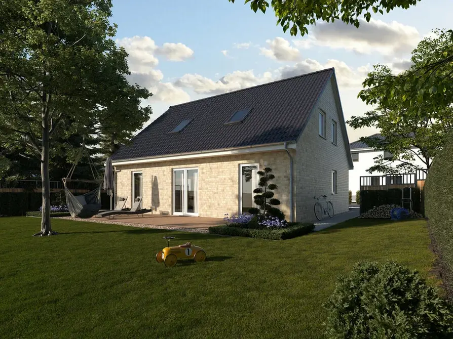 Das Mitwachshaus Flair 148 in der Variante Klinker 1 mit Blick in den Garten auf das Einfamilienhaus mit modernem Satteldach in Anthrazit mit bodentiefen Fenstern für lichtdurchflutete Räume und einen herrlichen Blick in den Garten.