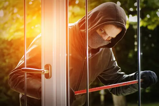 sicherheit-sicheres-haus-hilfsmittel-hilfe-achten-06 Einbrecher